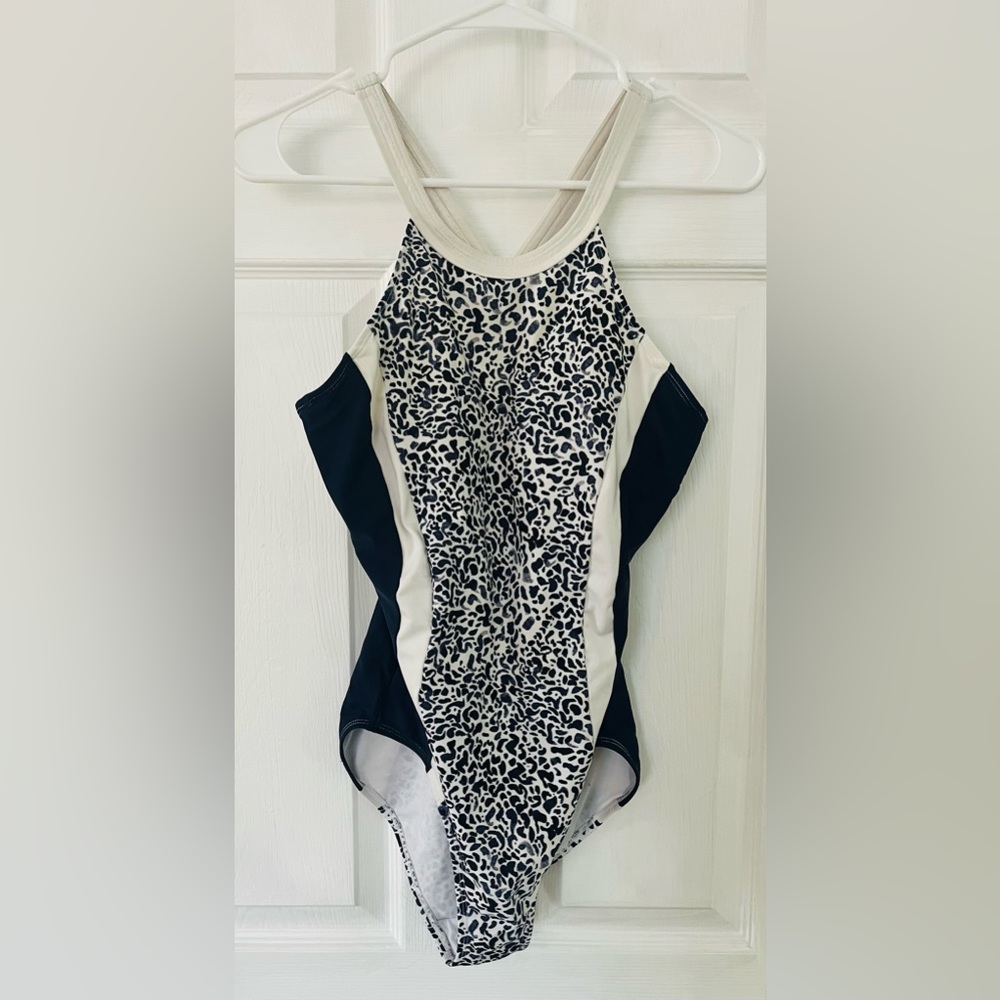 Athleta Zimbabwe One Piece Swimsuit 34D/DD Navy Blue White Underwire Fully Lined